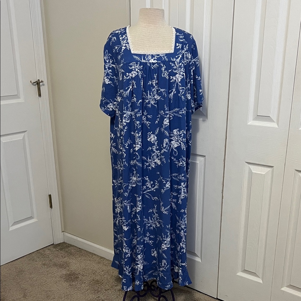 Adonna Blue and White Floral Owl Print Short Sleeve Nightgown NWT Size 3X